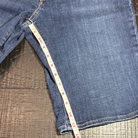 Women's Levi’s Bermuda Shorts - Picture 5 of 5